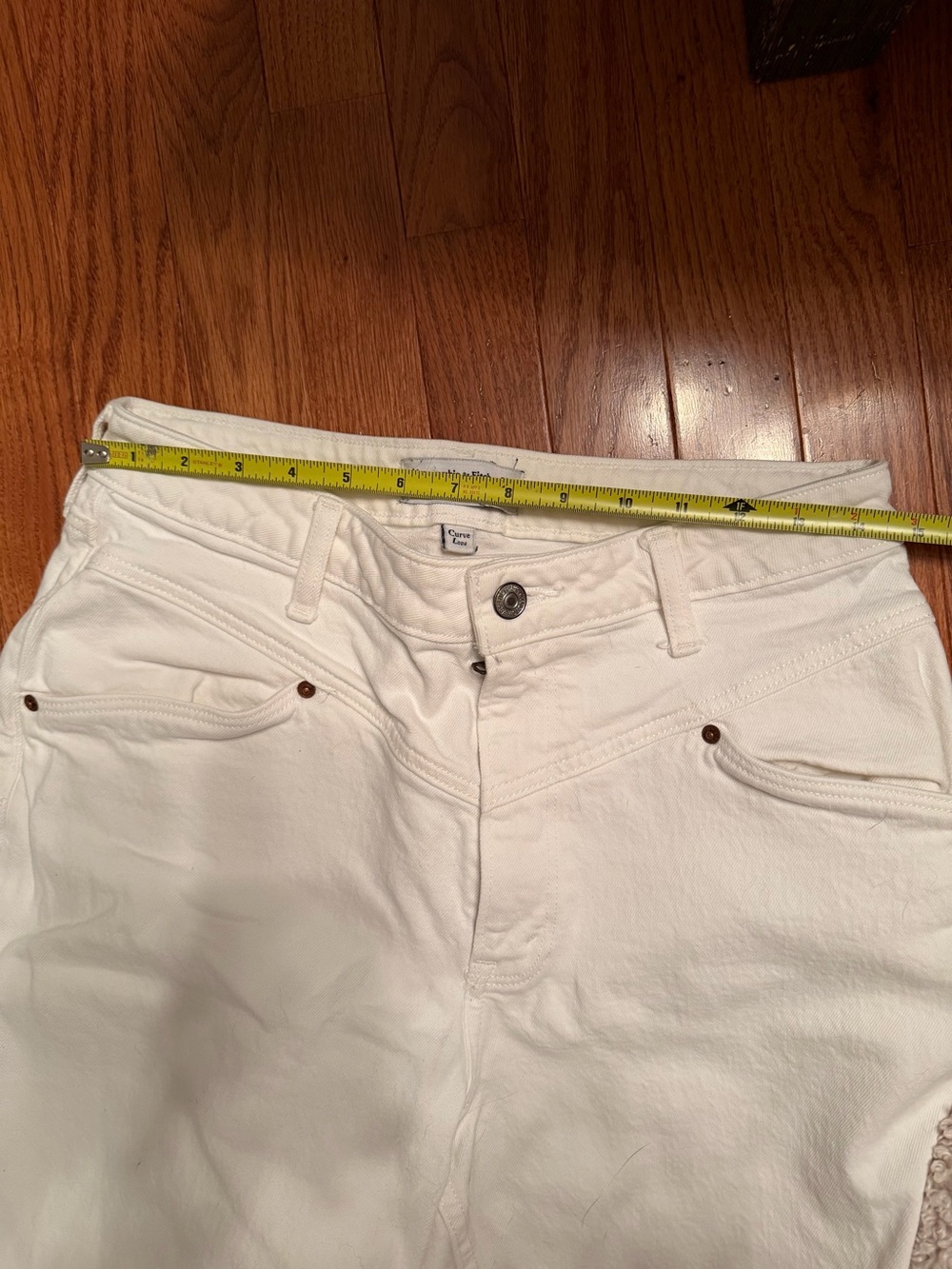 Abercrombie Curve Love High Rise 90s
Relaxed Jean Ecru with Front Yoke cream - Picture 5 of 9